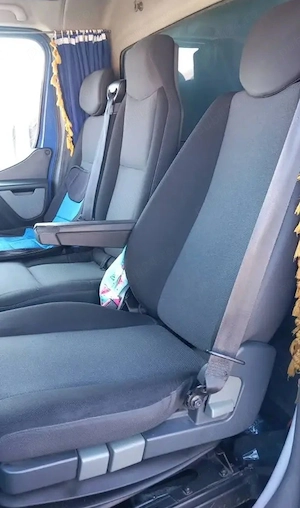 Vand prelata 2012 in stare f buna - imagine 5