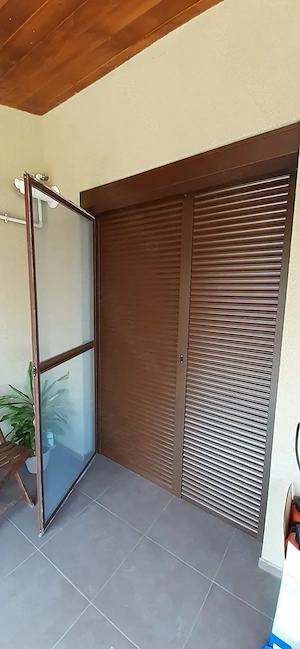 Plase de tantari, contra insectelor 