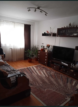 Vând apartament cu 3 camere conf.1 decomandat în cartier Radu Negru.