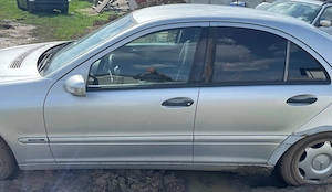 dezmembrez mercedes c220 w203