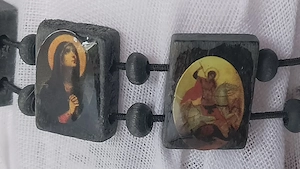 Brățară mătanii lemn 12 iconițe, Iisus, Maica Domnului, Sf. Gheorghe  