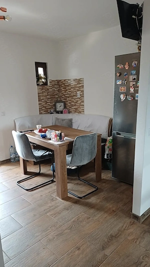 Apartament de vanzare ,zona piata meva stadion ,doua camere , - imagine 3