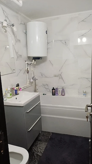 Apartament de vanzare ,zona piata meva stadion ,doua camere ,