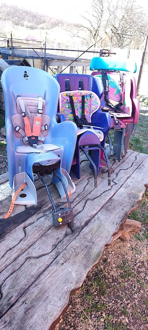 Vand 3 scaune de bicicleta pentru copii