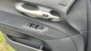 Vand toyota auris 2011 benzina - imagine 6