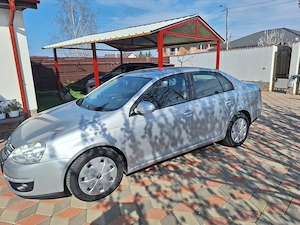 Vând Volkswagen Jetta 1.6 TDI, 105 CP, an 2010 - imagine 5