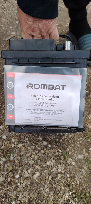 de vinzare,baterie pentru masina.