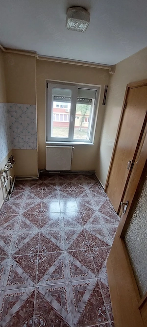 Vand apartament 3 camere,etaj 1din 4,centrala proprie,Govandari-disponibil imediat - imagine 7