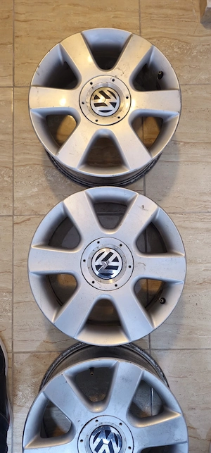 Set jante 15 inci, aliaj,originale VW ,in condiție foarte buna ! - imagine 2