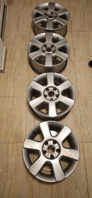 Set jante 15 inci, aliaj,originale VW ,in condiție foarte buna ! - imagine 4