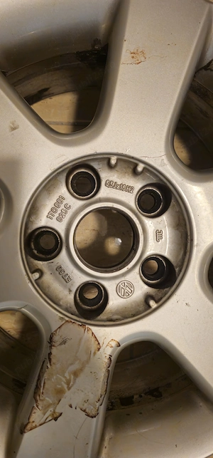 Set jante 15 inci, aliaj,originale VW ,in condiție foarte buna !