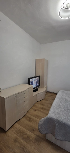 Inchiriez apartament 3 camere decomandat - imagine 4