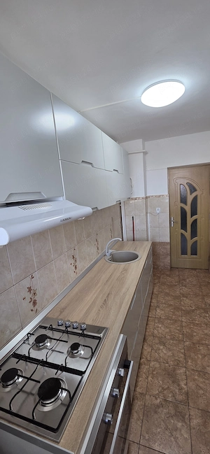 Inchiriez apartament 3 camere decomandat - imagine 5