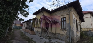 Apartament 6 camere in casa, Campina zona centrala