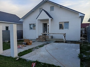 Vand Casă la cheie 4 dormitoare in loc. lumina