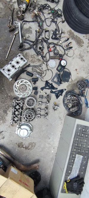 Dezmembrare/piese Yamaha R6 99-02