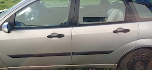 Vând bară față, capota, uși, faruri Ford Focus 1 - imagine 4