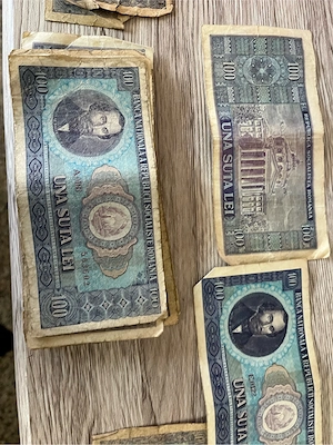 Bani de 100 de lei de dinainte de '89