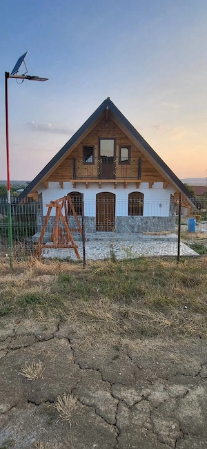 Vând Casă  Cabană
