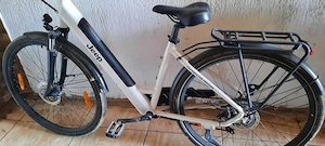jeep stare de funcționare foarte bună este electrică și  iar trebui o baterie si un incarcator      