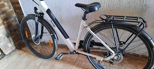 jeep stare de funcționare foarte bună este electrică și  iar trebui o baterie si un incarcator      