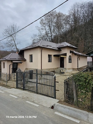 Casa zona linistita Campulung Valea Barbusii totate ulitatile, incalzire dubla 3500 mp teren