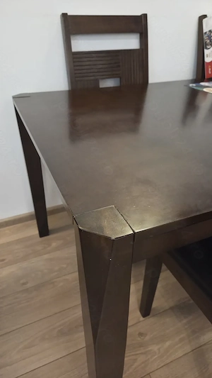 Masa dining cu 4 scaune