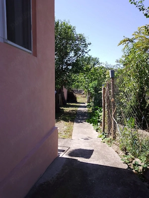 Casă de vânzare în comuna Racovițeni   locuibilă imediat, utilități complete, teren generos.