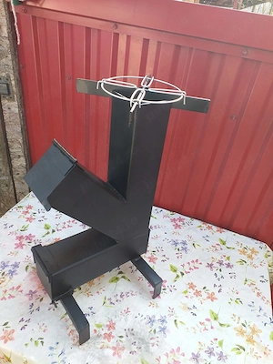 Vând soba racheta pe lemne.