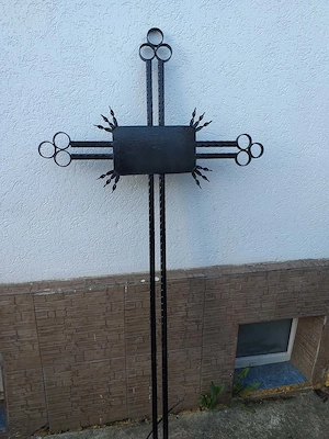 Vând grilaje pentru. morminte și cruci  metabolice. - imagine 2