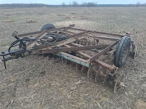 Vând Disc Agricol International 37 (3.2m)   Gata de lucru, cu cilindru hidraulic