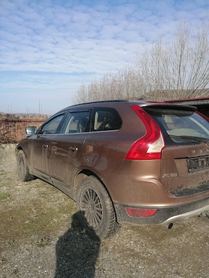 Volvo xc60 avariat - imagine 5