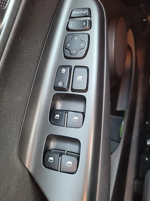 Hyundai KONA 1.6 Benzina 177 CP 7 DCT 2WD - imagine 9