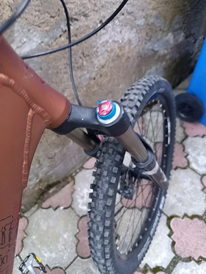 Vând bicicletă Focus, full Shimano, 3 foi față și 9 viteze 