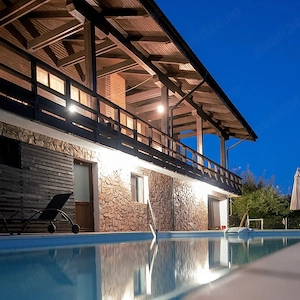 Casă vacanță cu piscină   Pensiune turistică 