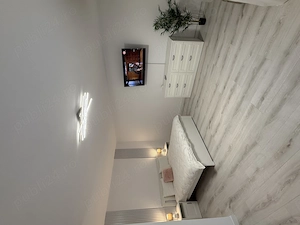 Închiriez garsonieră decomandată 45 m2 + loc de parcare