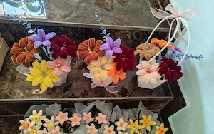 Flori realizate manual ... - imagine 4