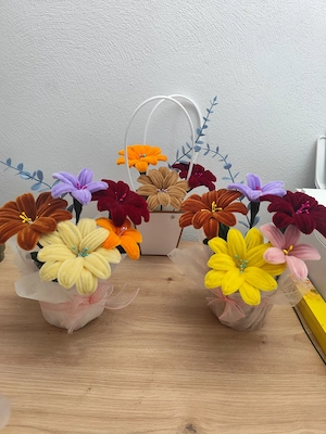 Flori realizate manual ... - imagine 3