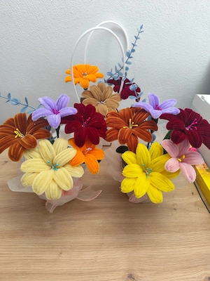 Flori realizate manual ... - imagine 2