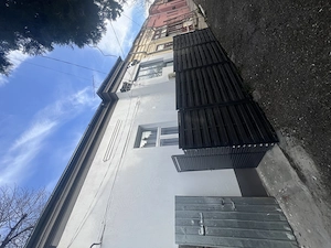 Casa in oras cu toate utilitatile, proprietate, zona centrala linistita