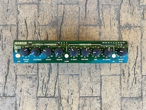 optical compressor   equalizer JOEMEEK threeQ