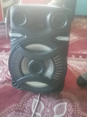 Vând boxă portabilă în stare bună 