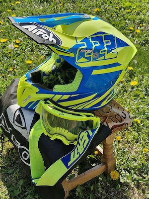 De vînzare 2 casti AIROH siSMK - imagine 7