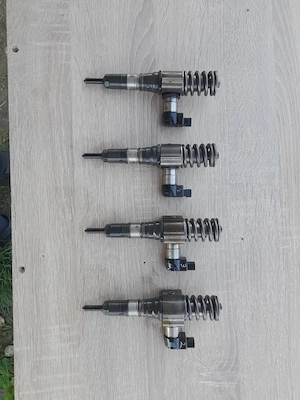 Injectoare Passat 2.0 BKP 140cp 