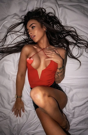 Brunetă discretă!!!