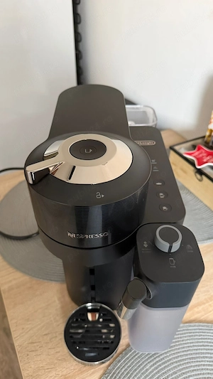 Espressor Nespresso DeLonghi Vertuo Lattissima  1500 W, 1.5L