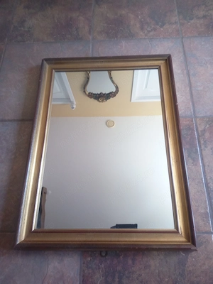 Vând oglinda veche,rama lemn masiv,82x62 cm