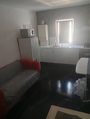 Închiriez garsonieră!