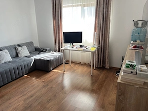Închiriez apartament