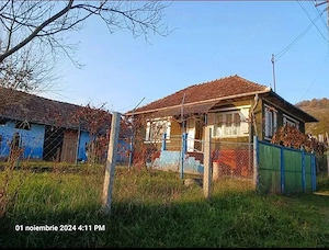 vand casa in satul Bont